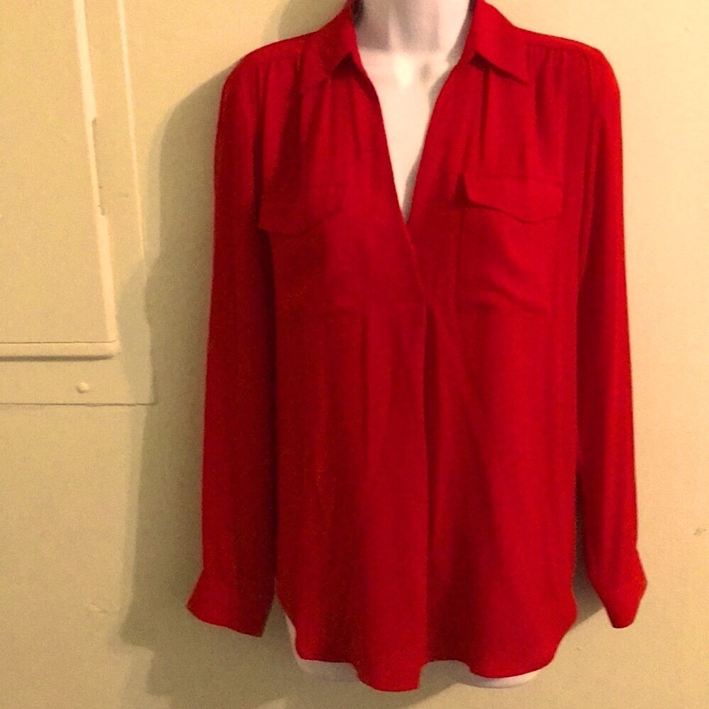 Ann Taylor || red button down shirt